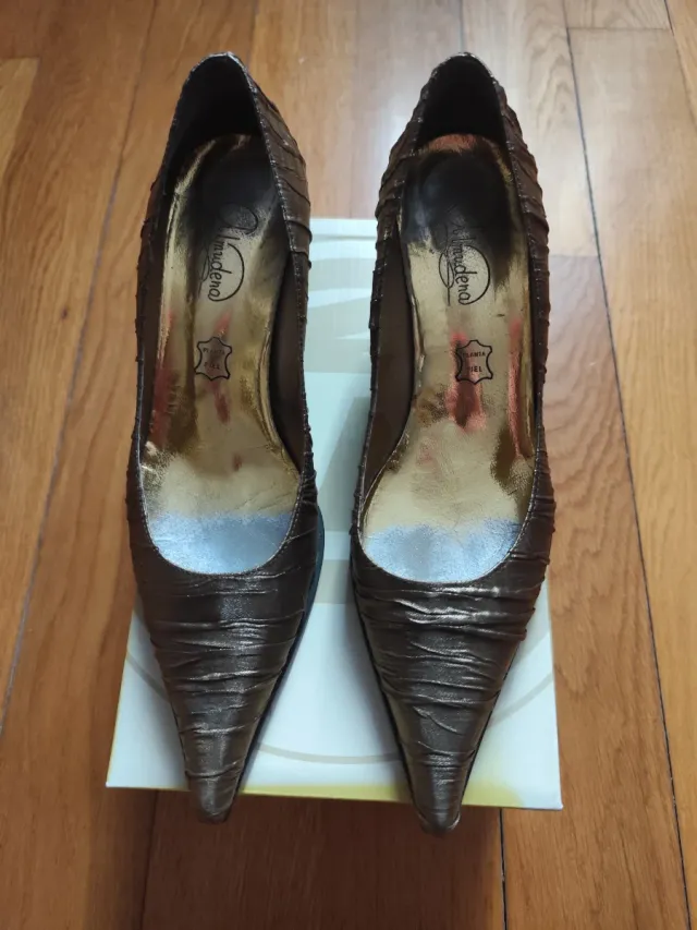 Scarpe col tacco Chie Mihara marroni e dorate