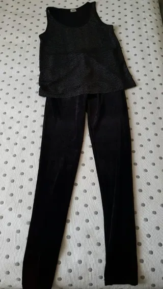 Conjunto S: Leggings negros y camiseta tirantes