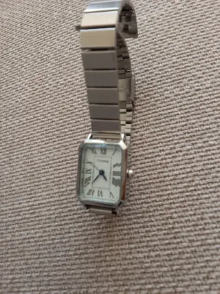 Reloj de pulsera.