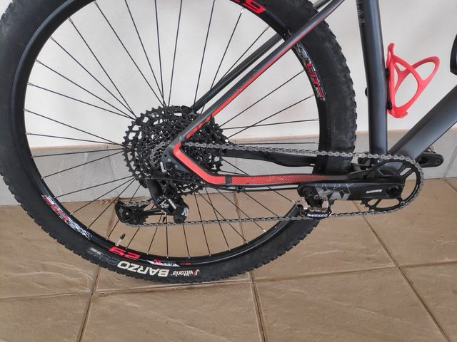 Bicicleta de Montaña Gris y Roja