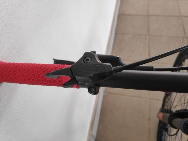 Bicicleta de Montaña Gris y Roja