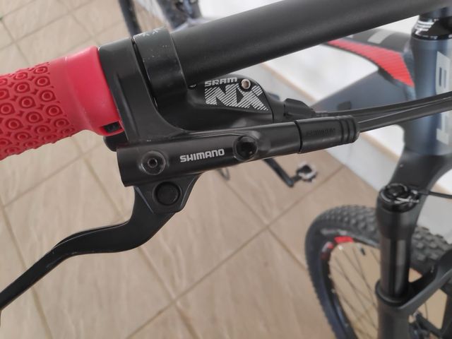 Bicicleta de Montaña Gris y Roja