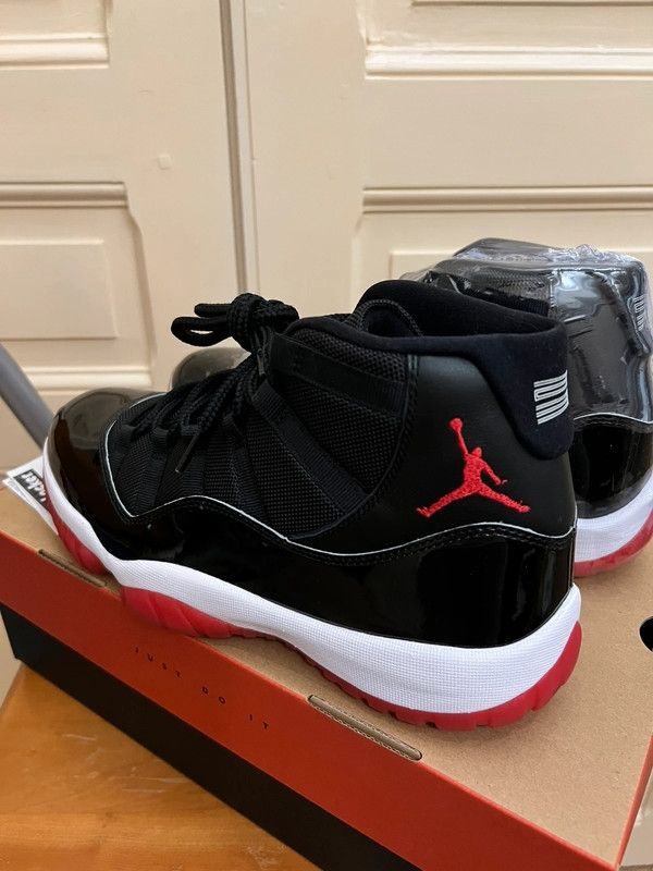 Jordan 11 Retro Playoffs Bred Talla 44 Sin Usar