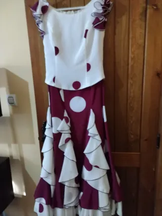 Vestido Rociero Blanco y Morado.