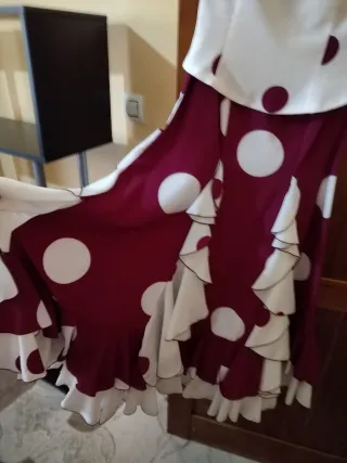 Vestido Rociero Blanco y Morado.