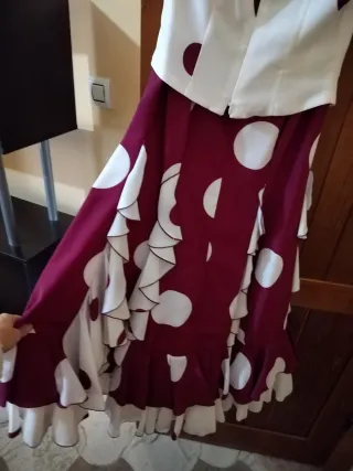 Vestido Rociero Blanco y Morado.