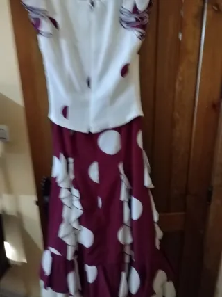 Vestido Rociero Blanco y Morado.