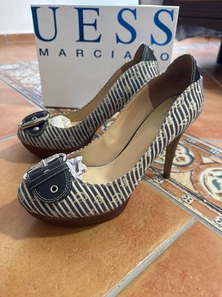 Zapatos Guess tacón rayas hebilla