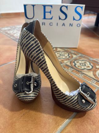 Zapatos Guess tacón rayas hebilla