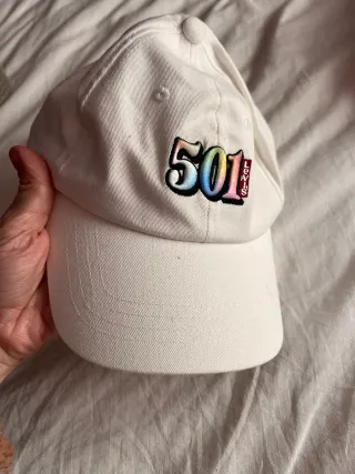 Gorra blanca bordada 501 Levi’s – nueva