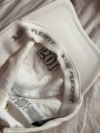 Gorra blanca bordada 501 Levi’s – nueva