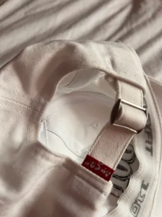 Gorra blanca bordada 501 Levi’s – nueva