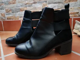 Botines ZARA negros tacón
