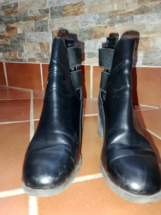 Botines ZARA negros tacón