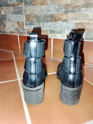 Botines ZARA negros tacón