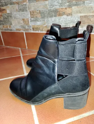 Botines ZARA negros tacón