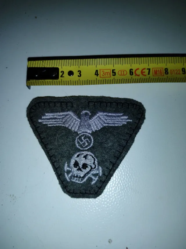 Distintivo militare aquila e teschio