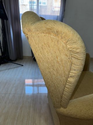 Sillón orejero tela beige