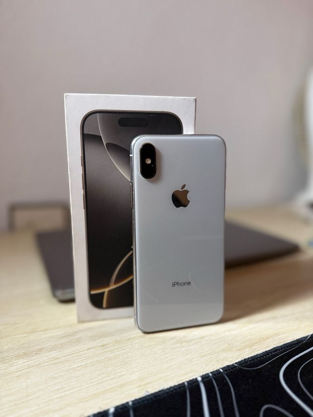 iPhone X Argento