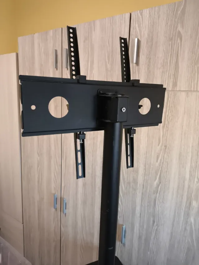 Soporte TV con ruedas y bandeja