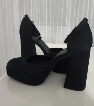 Zapatos de tacón negros con plataforma