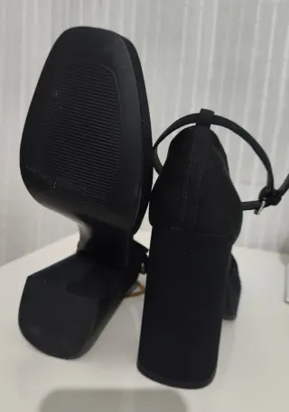 Zapatos de tacón negros con plataforma