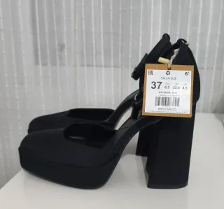 Zapatos de tacón negros con plataforma