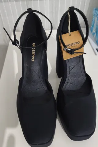 Zapatos de tacón negros con plataforma