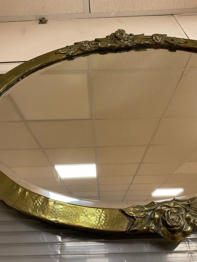 Specchio ovale in ottone antico