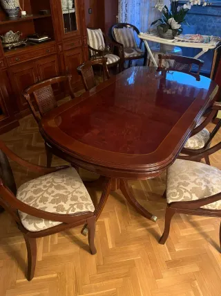 Mesa extensible y 6 sillas de comedor