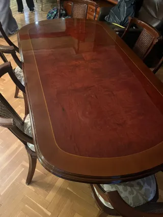 Mesa extensible y 6 sillas de comedor