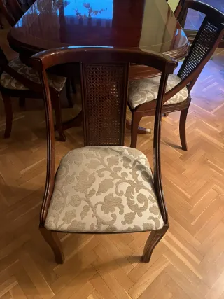 Mesa extensible y 6 sillas de comedor