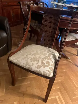 Mesa extensible y 6 sillas de comedor