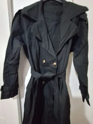 Gabardina negra sin estrenar