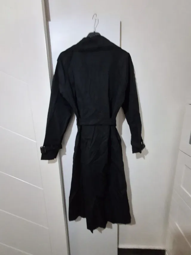 Gabardina negra sin estrenar