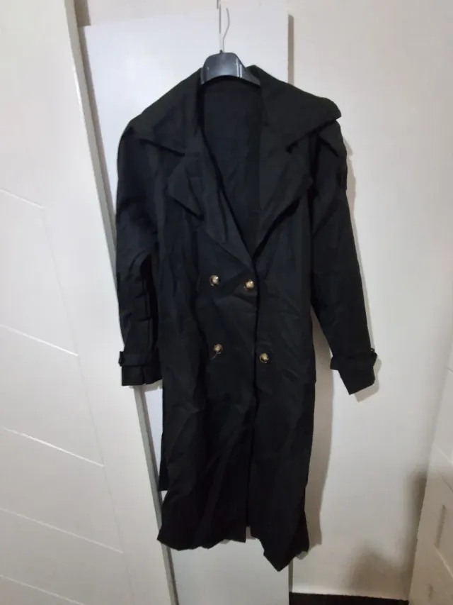 Gabardina negra sin estrenar