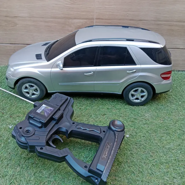 Coche teledirigido Mercedes