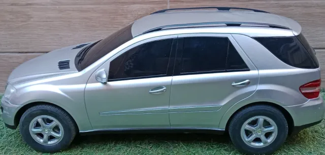 Coche teledirigido Mercedes