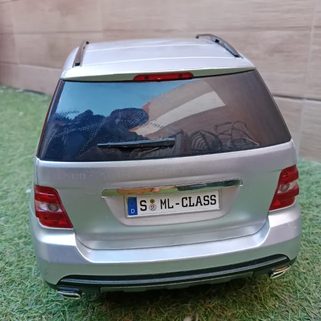 Coche teledirigido Mercedes