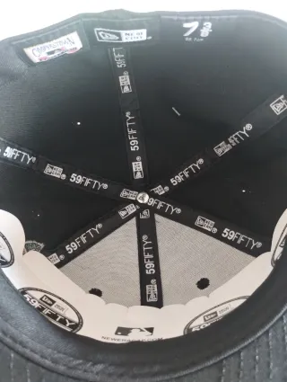 Gorra New Era LA Flores Rojas Negra