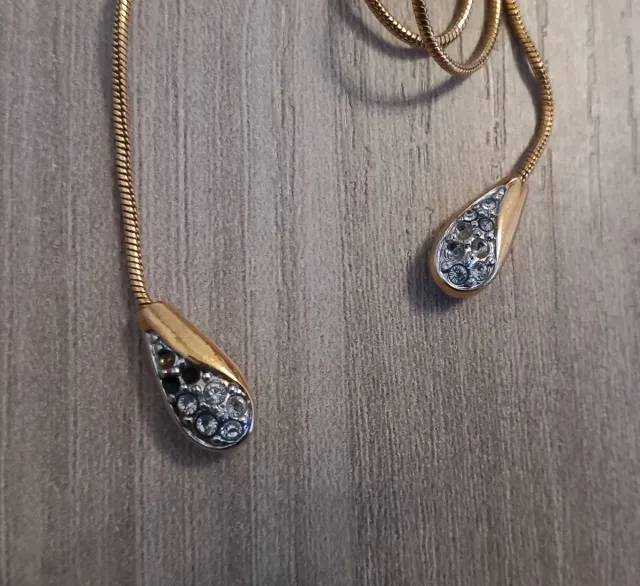 Collana color oro con ciondoli goccia