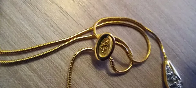 Collana color oro con ciondoli goccia