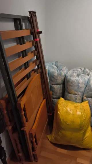 Dormitorio madera maciza con colchón