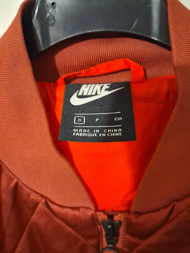 Chaqueta Bomber Nike Roja Acolchada