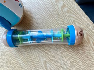 Juguete Hape Pingüino y Sonajero Bebé