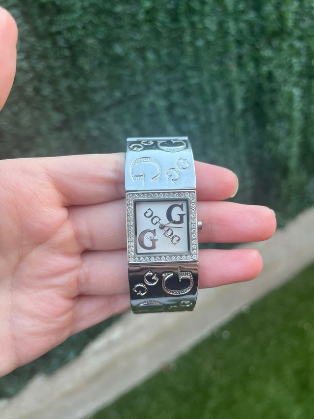 Reloj Brazalete Guess Mujer Plata y Blanco