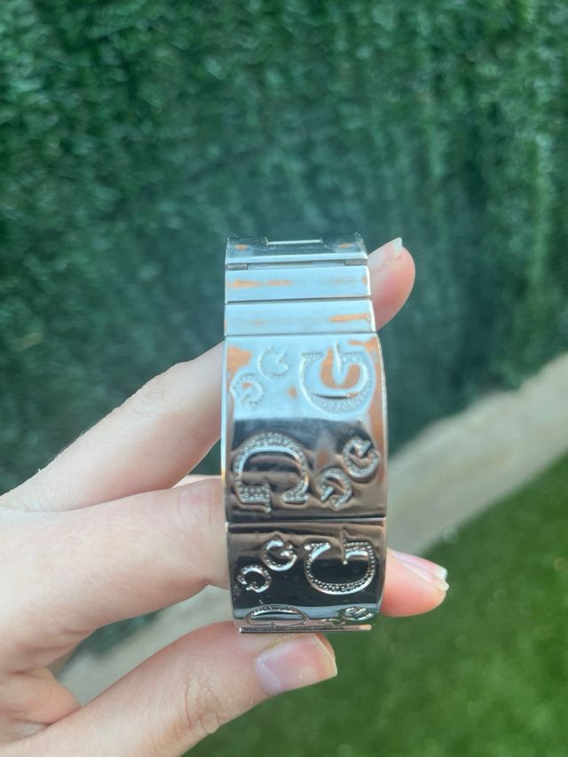 Reloj Brazalete Guess Mujer Plata y Blanco