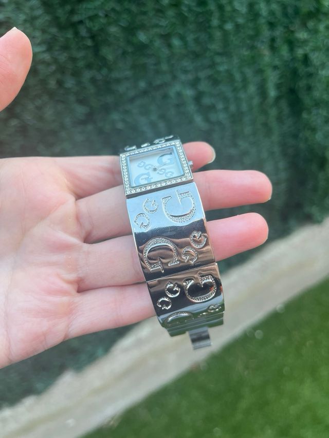 Reloj Brazalete Guess Mujer Plata y Blanco