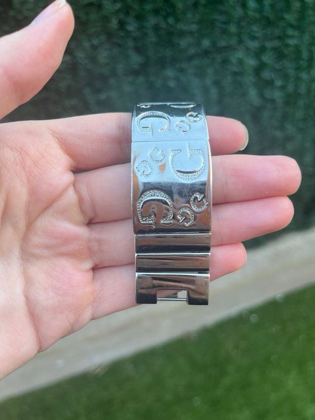 Reloj Brazalete Guess Mujer Plata y Blanco
