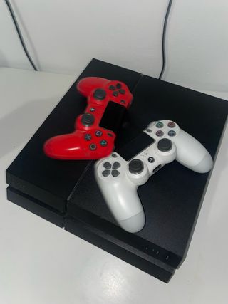 PS4 + 2 Mandos (Negro, Rojo, Blanco)